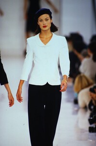 dkny-ss-95.thumb.jpg.ddf73825c22a00606b6432fa7bfd66a0.jpg