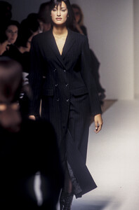 jil-sander-fw-93-10.thumb.jpg.417c803acb5326d38828ffd904eb299a.jpg