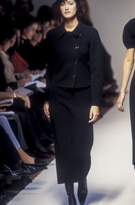 jil-sander-fw-93-2.thumb.jpg.e5443f1eff52075181eae4cef3e1e0e9.jpg