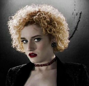 julia-garner-hot-still-from-sin-city-a-dame-to-kill-for-640x619.jpg