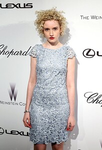 julia-garner-looks-beautiful-photo-still.jpg