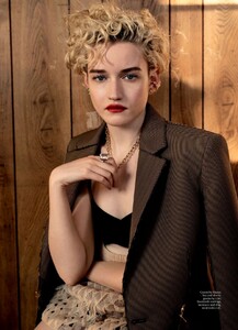 julia-garner-marie-claire-australia-march-2022-issue-13.jpg