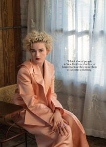 julia-garner-marie-claire-australia-march-2022-issue-9.jpg
