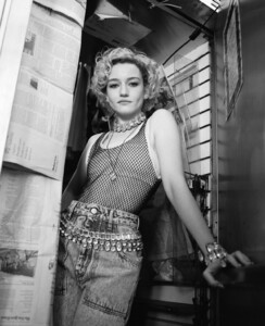 julia-garner-swarovski-produced-by-vogue-magazine-november-2021-6.jpg