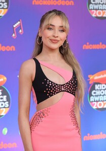 sabrina-carpenter-at-2022-nickelodeon-kid-s-choice-awards-in-santa-monica-04-09-2022-2.jpeg