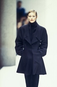 101530092_Fendi1993WomenRTW145.thumb.jpg.2472ddc153541a5beb464fb69093a84a.jpg