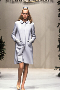 1050406258_PierreBalmain1996HauteCouture60.thumb.jpg.aaf2271a0f9adbbbff28c4b37ce1630c.jpg