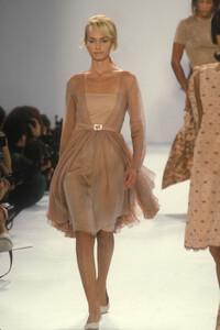 1106697308_IsaacMizrahi1996WomenRTW83.thumb.jpg.6e2f01919af4fc434ab7be95827fdf9b.jpg