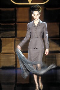 1131196577_Valentino1996HauteCouture21.thumb.jpg.fb1c0ae668694d8e37f4e4abc3155765.jpg
