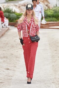 fel 00005-chanel-resort-2023-monaco.jpg