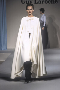 1187251121_GuyLaroche1994HauteCouture21.thumb.jpg.bc2190a136037fb40fd835a812e40c48.jpg