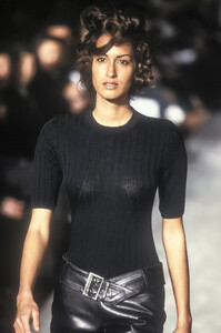 1341223113_DirkBikkembergs1997WomenRTW48.thumb.jpg.92bdcb67de0f03ad267335b54b24c973.jpg