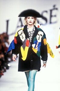 1405589563_JeanCharlesdeCastelbajac1988WomenRTW9.thumb.jpg.72d7c18d6a5f55e41fae2c2abfc4177a.jpg