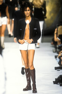 1466621119_Chanel1996WomenRTW107.thumb.jpg.b369c8bce7d0391e696411b5c0198be5.jpg