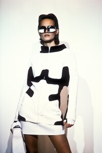 1590448020_ThierryMugler1994WomenRTW17.thumb.jpg.d014604b52f16e753d26b6ce6ece5b3e.jpg