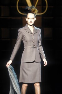 1619151417_Valentino1996HauteCouture22.thumb.jpg.abefef0b6c54366d632932505e2ecadd.jpg