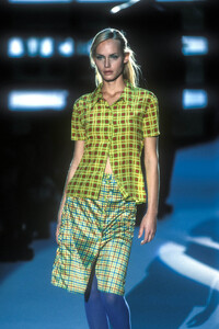 1644635269_VersusbyDonatella1996WomenRTW70.thumb.jpg.2b845ed1bdbd2186c128b8faa632291d.jpg