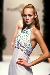 1962207563_PierreBalmain1996HauteCouture109.thumb.jpg.5a0128d9012d669cdc3e0bd4515b1abb.jpg
