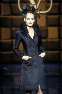 203480693_Valentino1996HauteCouture31.thumb.jpg.1e81139fdeed55511a7f4c22aa960bd0.jpg