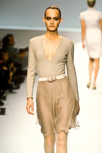 2104673829_Valentino1996WomenRTW189.thumb.jpg.1f45334a479eb193334ff733cd2c4c69.jpg