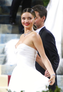 [70dd22d1738f42ecb47fca7b4e94ee15] 2022 Met Gala.png