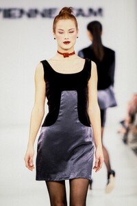 288260087_VivienneTam1995WomenRTW24.thumb.jpg.29b85598a4afb117c3d746fd27cfd597.jpg