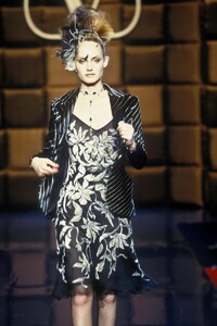 406553818_Valentino1996HauteCouture120.thumb.jpg.7f7457b25678da56a9247774e9ff59a2.jpg