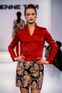 486279221_VivienneTam1995WomenRTW42.thumb.jpg.faf10caf74c8c1f66453436c01c997f5.jpg