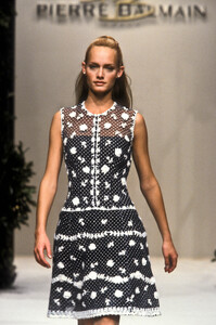 493021790_PierreBalmain1996HauteCouture14.thumb.jpg.9e3ce1d1770ec25d7a8214c927ebd7e2.jpg