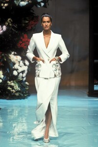503217651_ChristianDior1996HauteCouture26.thumb.jpg.1fdea52afda375d20b3fdad39c626ddd.jpg