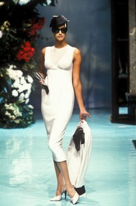 61398540_ChristianDior1996HauteCouture87.thumb.jpg.923a5b00f9617980b11dc9002a523043.jpg