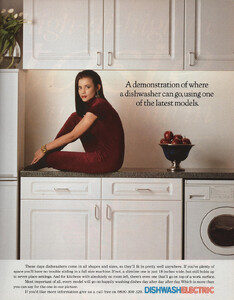 68-COSMOPOLITANUKmar92-DISHWASHELECTRIC-m.Jodie-ph_Unk.thumb.jpg.a6b7e692588d45a02a3d0ec521f1a88f.jpg