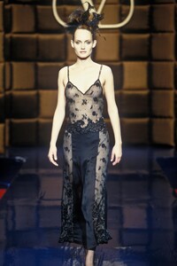 701098698_Valentino1996HauteCouture44.thumb.jpg.8e4282a74d026d6f73e7c48c96fe50c5.jpg