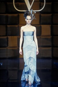 76881865_Valentino1996HauteCouture107.thumb.jpg.c7f32d080e2aee8c085b9f233ea4e504.jpg