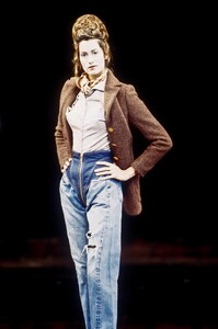 776566419_VivienneWestwood1997FW31.thumb.jpg.ae84df39fe2a3b71c1512cad01246f9e.jpg