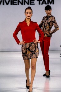 779259879_VivienneTam1995WomenRTW41.thumb.jpg.cf5e68fc16a4c57b5c8191095085c105.jpg
