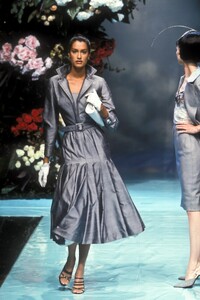 909780979_ChristianDior1996HauteCouture63.thumb.jpg.58ea43a5ac58b41f2fcf011badc4d14d.jpg