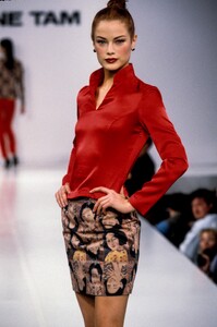 92596451_VivienneTam1995WomenRTW43.thumb.jpg.31c56da584afcd4f05b2e2aaae3b992c.jpg