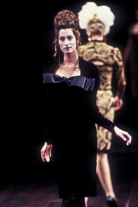 93406889_VivienneWestwood1997FW33.thumb.jpg.afa05d2a2345d177630727c51384672c.jpg