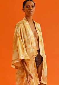 Kimono-honey-pearly-flowers-NOO-1.jpg