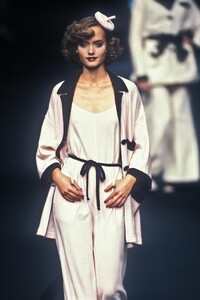 107287848_SoniaRykiel1995WomenRTW70.thumb.jpg.514355a3174aefd750ce501ef64d1c80.jpg