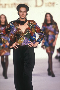 1116860083_ChristianDior1987WomenRTW54.thumb.jpg.5f285510b4126a2d634d945791edf875.jpg