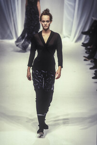 1222238964_AlbertaFerretti1997WomenRTW57.thumb.jpg.d97e0651798cf0cb1832503b042d303e.jpg