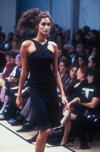 1231353308_Fendi1997WomenRTW126.thumb.jpg.211d85c02aea95a74a1a3794ff564514.jpg