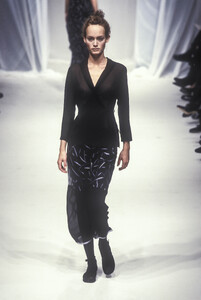 1345386539_AlbertaFerretti1997WomenRTW65.thumb.jpg.3b551ffc30f44281dd1f4e3258140d90.jpg