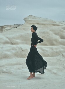 Harper s Bazaar UK 07.08 2022 b-page-005.jpg