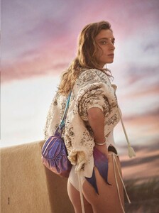 2022-06-18 Elle Italia-page-020.jpg