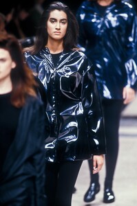 1703977902_HelmutLang1990WomenRTW82.thumb.jpg.9cfe9faffdb955088ad92a68061cac7f.jpg