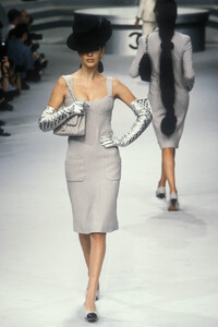 1841623255_Chanel1995HauteCouture150.thumb.jpg.0c9587236871ed03932174ca56d22ff8.jpg