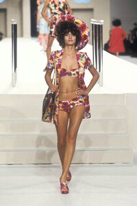 1906010237_Chanel1997WomenRTW73.thumb.jpg.87bf03783ff8baa33c9def2b75d29674.jpg